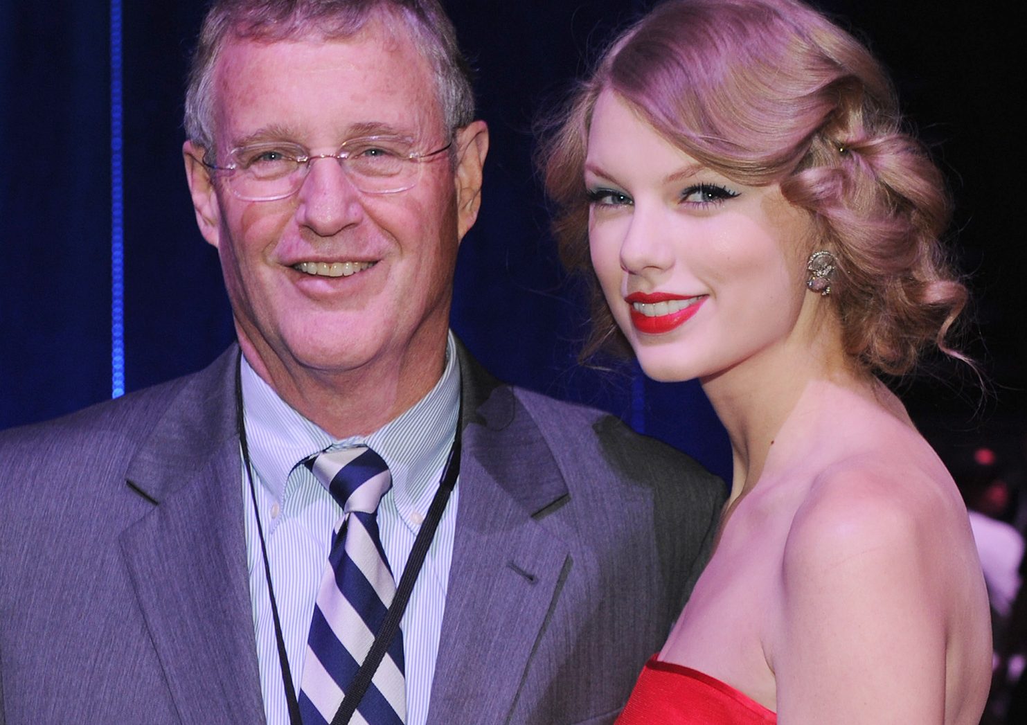 Taylor Swifts father fights off burglar in Florida home - Today's Evil ...